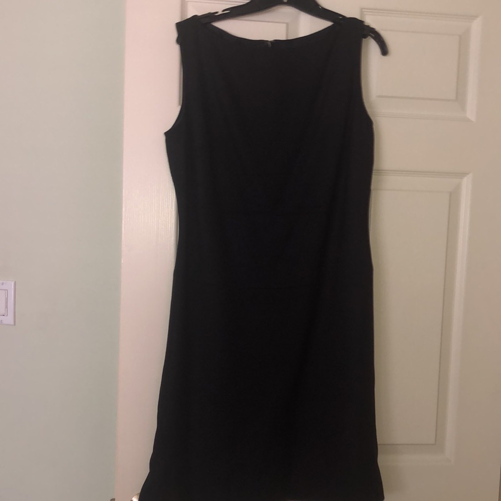 Elie Tahari black sleeveless dress with lining